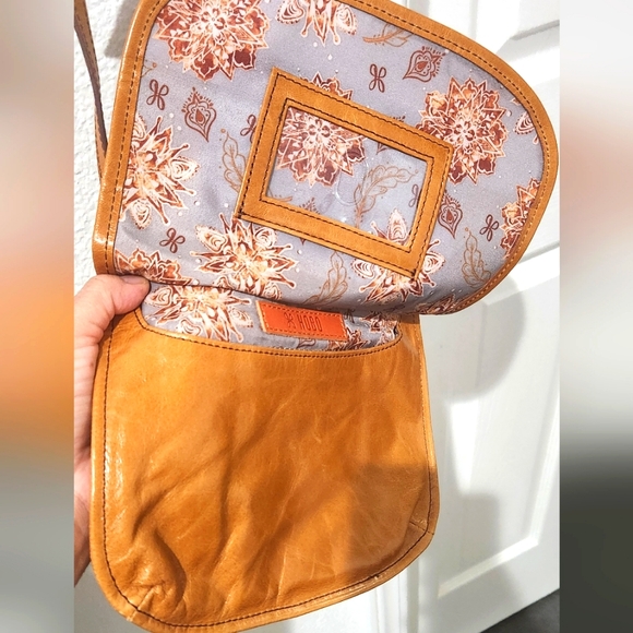 Leather crossbody - Picture 3 of 7